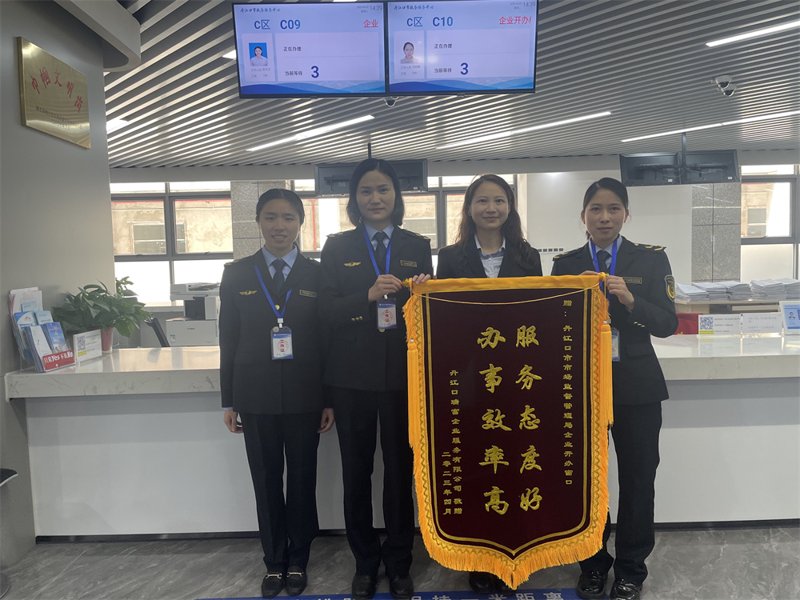 绿化维护：以细节呈现城市新颜